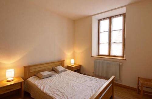 La Chambonie House | Gîte chaleureux en Auvergne avec animaux admis, idéal pour nature et randonnées - FR-1-496-197