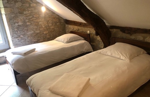 Caylus Cottage | Gîte Charles Baudelaire, sleeps 8