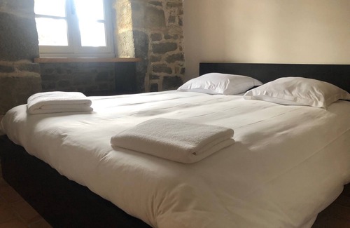 Caylus Cottage | Gîte Charles Baudelaire, sleeps 8