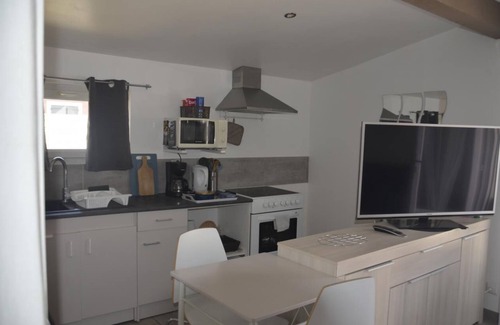 Bollene Apartment | Gîte Climatisé Pour 2 Personnes Avec Piscine Partagée