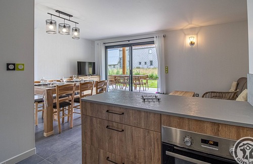 Campan Cottage | Gîte-Comfort-Mobility bath-Mountain view-PMR