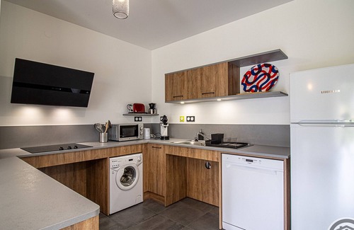 Campan Cottage | Gîte-Comfort-Mobility bath-Mountain view-PMR