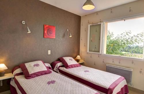 Saint-Forgeux-Lespinasse House | Gîte cosy avec poêle, terrasse et jardin privé à Saint-Forgeux-Lespinasse - FR-1-496-37