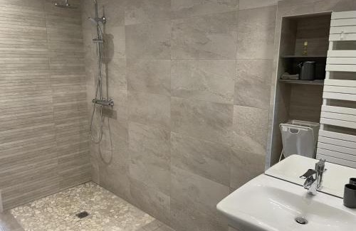 Thiel-sur-Acolin House | Gîte de Charme avec Terrasse Privative et Grand Jardin près du Parc Le Pal - FR-1-489-339
