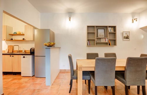 Pont-Saint-Esprit Apartment | Gîte de la Cour 6 personnes - Gorges de l'Ardèche