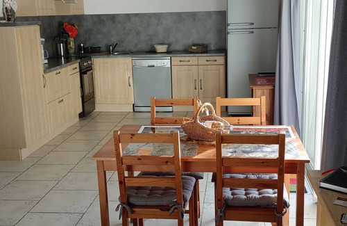 L'Isle-sur-la-Sorgue Cottage | GÎTE DU BOIS DORÉ