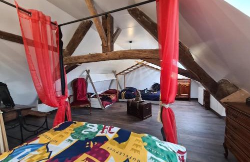 Chitray House | Gîte enchanteur avec déco sorciers, piscine, proche forêt et chemins de randonnée, idéal pour familles - FR-1-591-383