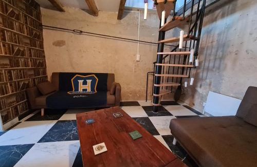 Chitray House | Gîte enchanteur avec déco sorciers, piscine, proche forêt et chemins de randonnée, idéal pour familles - FR-1-591-383