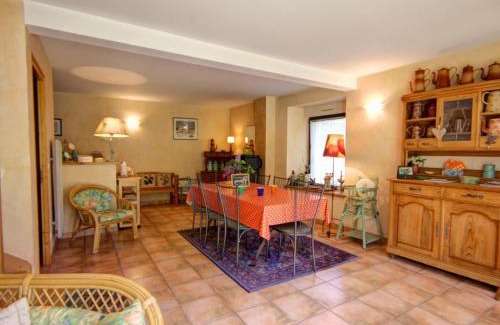 Marols House | Gîte familial en pierre avec jardin, près des chemins de randonnée et forêts, idéal détente et nature - FR-1-496-1