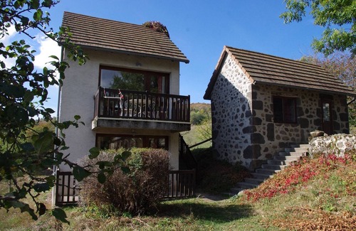 Saint-Cirgues-de-Jordanne Apartment | Gîte Cocoon au Calme Dans les Montagnes du Cantal sur la Route du Puy Mary