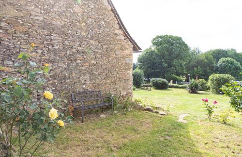 Beynat Apartment | Gîte Jean Montet, piscine chauffée partagée, Wifi, salle de jeux, animaux de la ferme