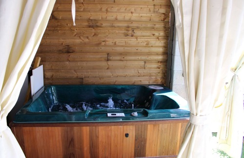 Vallon-Pont-d'Arc House | Gîte l'Amandier. Swimming pool, air conditioning in Vallon Pont d'Arc