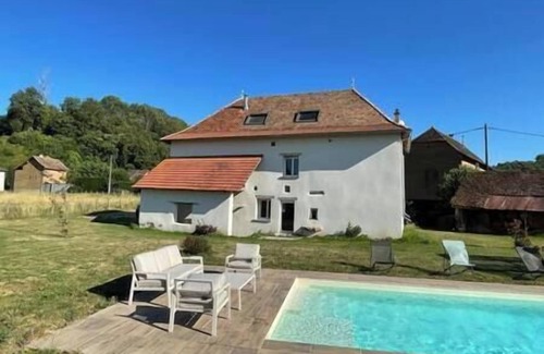 Saint-Sorlin-de-Morestel House | Gîte le Clos Margherite. 14 Personnes Piscine