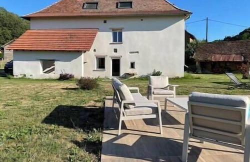 Saint-Sorlin-de-Morestel House | Gîte le Clos Margherite. 14 Personnes Piscine