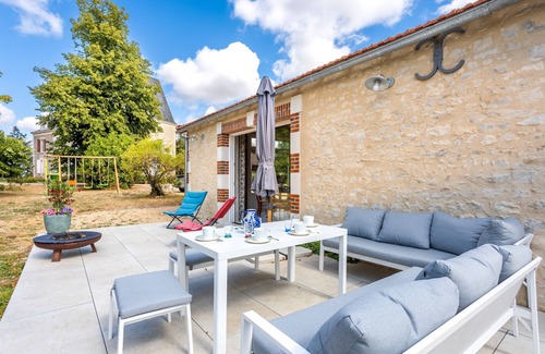 Sainte-Cecile Cottage | Gîte 'La Longère Near Puy du Fou' with Private Terrace, Shared Garden and Wi-Fi