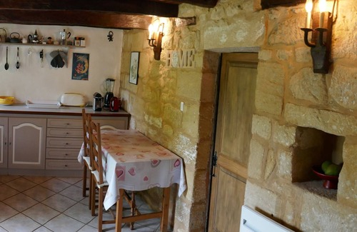 Plazac House | Gîte La Roseraie in Black Perigord
