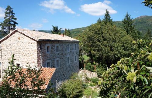 Saint-Julien-du-Gua House | Gîte * "le refuge des fées"
