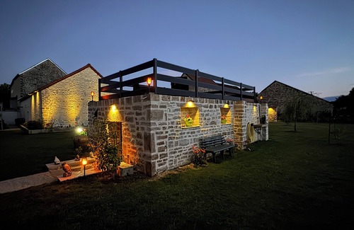 Quincerot House | Gîte Lecurie Dans un Petit Village en Bourgogne Avec ses Petits Commerces