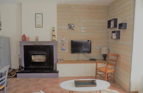 Frossay Apartment | Gîte LES HORTENSIAS 4 étoiles avec piscine