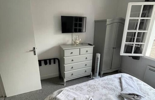 Saint-Martial-d'Albarede Apartment | Gîte Moderne de Deux Chambres