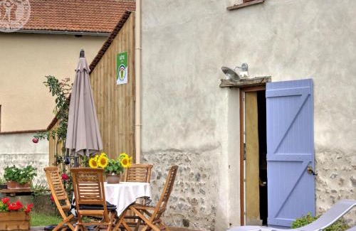 Dance House | Gîte rustique à Amions-Vézelin - 2 chambres, charges incluses - FR-1-496-226