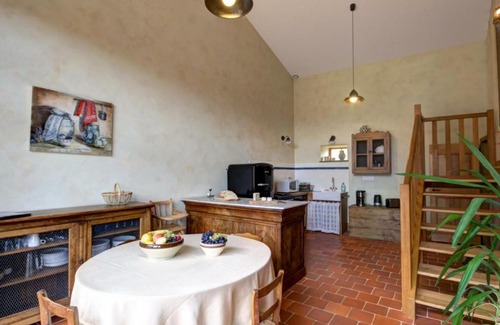 Saint-Just-la-Pendue House | Gîte Saint-Just-la-Pendue, 3 pièces, 4 personnes - FR-1-496-51