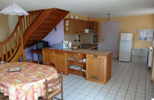 Saint-Just-la-Pendue House | Gîte Saint-Just-la-Pendue, 3 pièces, 4 personnes - FR-1-496-53