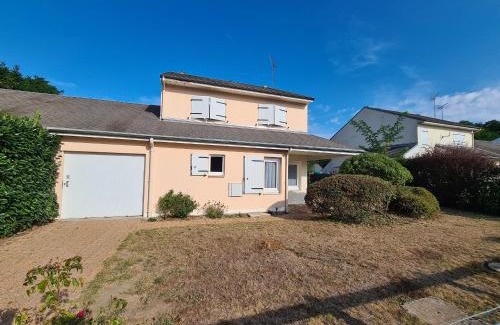 Ouzouer-sur-Loire House | Gîte tout confort avec jacuzzi, proche Loire et forêt d'Orléans, idéal pour séjours nature et détente - FR-1-590-253