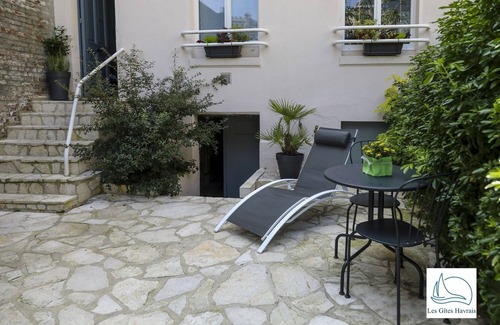 Anatole France Danton Apartment | Gîtes Havrais - Gîte Tellier - Old Center - Apartment with garden