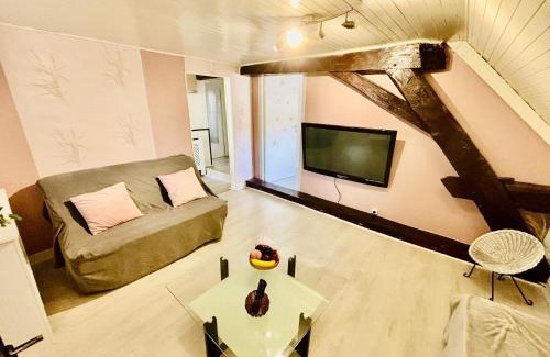 Le Breuil Apartment | Gîtes Montvaltin - Appartement spacieux 3 chambres & cuisine