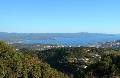 Alata House | Gîtes Sassone, piscine, jacuzzi et vue mer panoramique sur Ajaccio