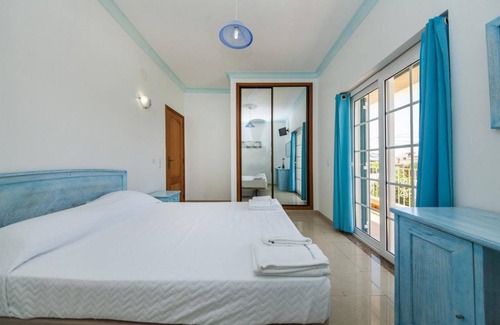 Ameijeira Apartment | G - Bedroom 1-3 in the Lagos Inn Guesthouse