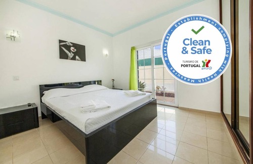 Ameijeira Apartment | G - Bedroom RC-1 in the Lagos Inn Guesthouse