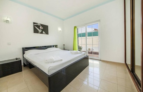 Ameijeira Apartment | G - Bedroom RC-1 in the Lagos Inn Guesthouse