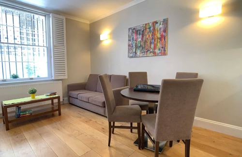 Tachbrook Apartment | G2 - Convenient Apartment with patio near Victoria