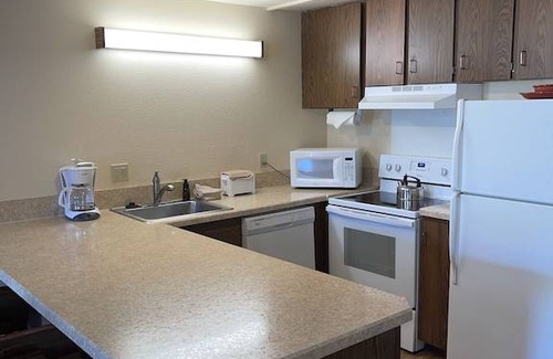 Wapato Point Apartment | G3 Poolside and Mountain Views