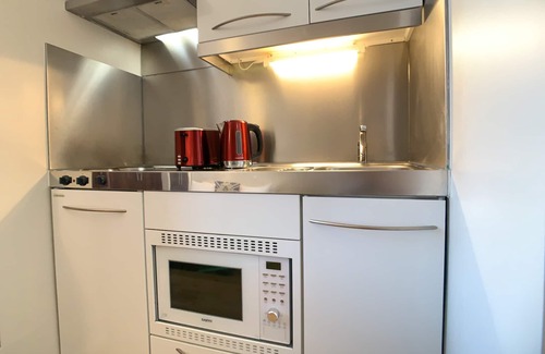 Tachbrook Apartment | G8s - Prime location, steps to Buckingham Palace
