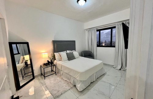 Ensanche Quisqueya Apartment | GABBY’S SKY APARTMENT WITH JACUZZ+GYM @ EVARISTO MORALES
