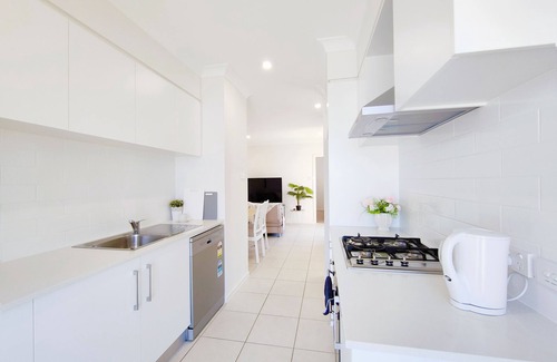 Box Hill House | Gables/Box hill/Maraylya Two Level House 14ppl