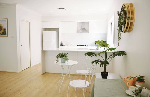 Box Hill House | Gables/Box hill/Maraylya Two Level House 14ppl