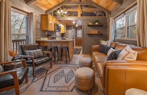 Lookout Valley Neighborhood Association Apartment | Gabriele Cabin | Rustic Retreat Near Downtown