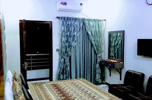 Karachi Bed & Breakfast | Galaxy Inn - Near Millennium Mall & Aga Khan Hospital Branch