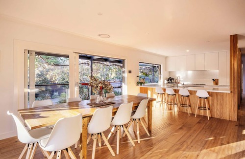 Mount Martha House | Galene Getaway Walk to Beach, Pool & Fire