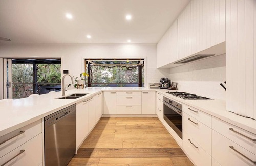 Mount Martha House | Galene Getaway Walk to Beach, Pool & Fire