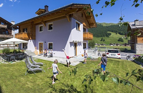 Livigno Ski Chalet | 'Galet' Mountain Chalet in Livigno * - 3 rooms, tavern, turkish bath, Wi-fi