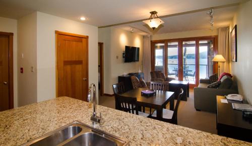 Sturdies Bay Hotel | Galiano Oceanfront Inn & Spa