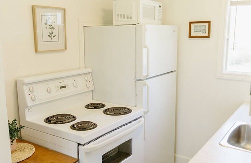 Stratford Cottage | Gallant Cottage-PEI Charm, updated cottage with AC near Charlottetown. Waterview