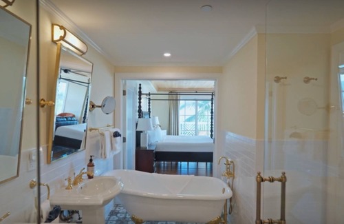 Marathon House | Galleon Suite at Grassy Flats Resort