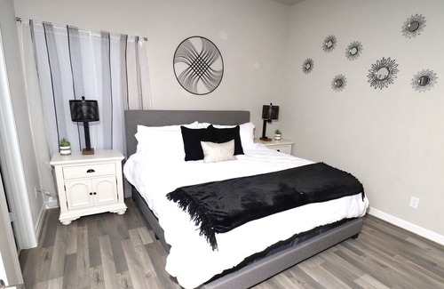 MacGregor Apartment | GALLERIA (8 MI)| ECO-FRIENDLY APT| 2 KING BEDROOMS