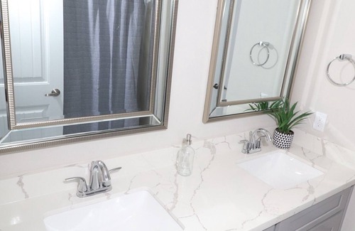 MacGregor Apartment | GALLERIA (8 MI)| ECO-FRIENDLY APT| 2 KING BEDROOMS